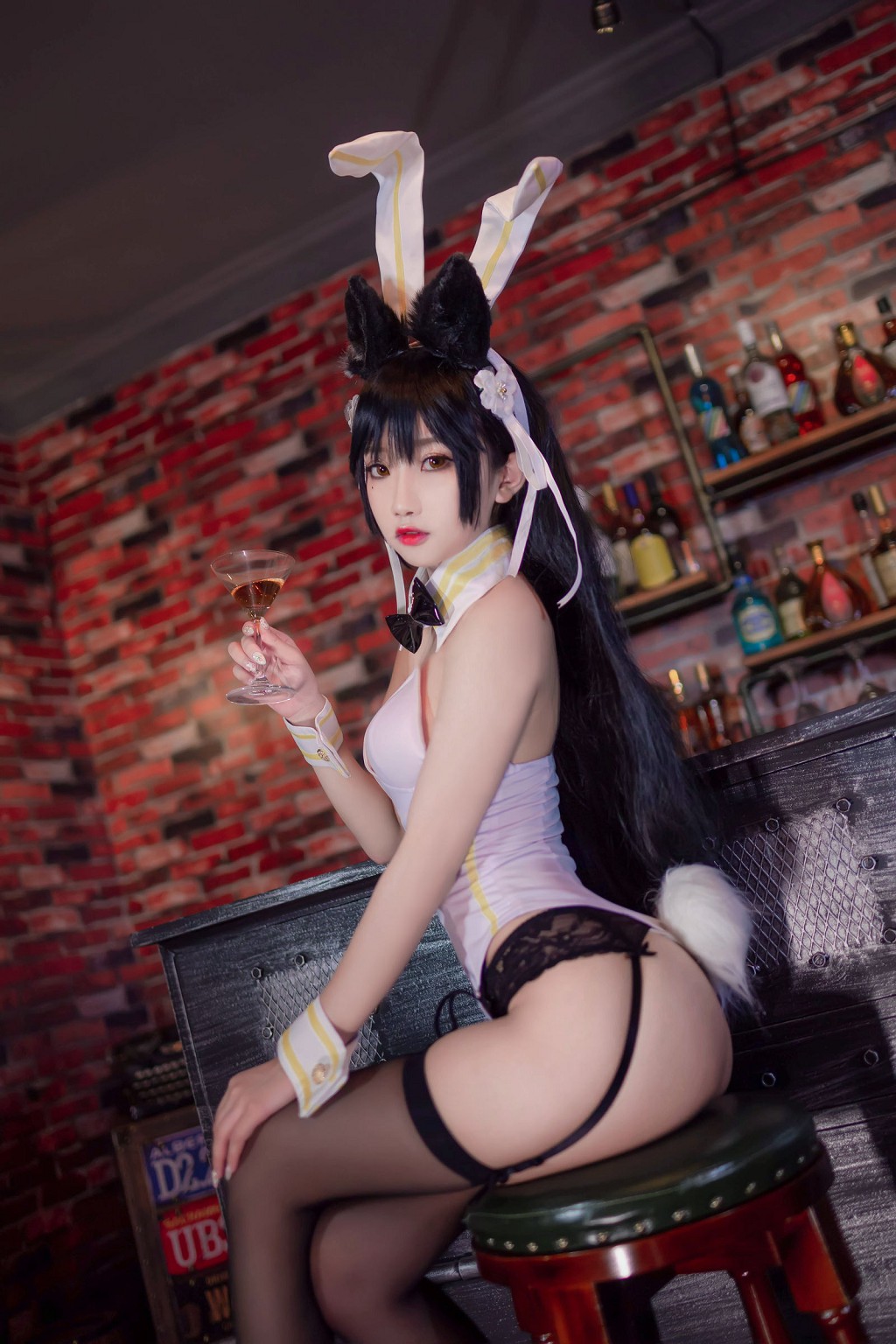 鬼畜瑶《バー バニーガール 水着の魔女》 [コスプレ福利] 写真集[35P
