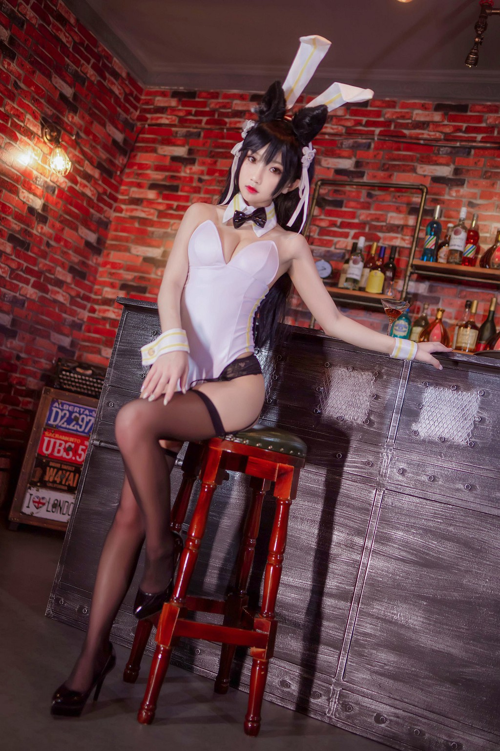 鬼畜瑶《バー バニーガール 水着の魔女》 [コスプレ福利] 写真集[35P