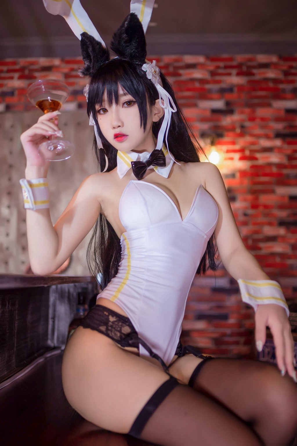 鬼畜瑶《バー バニーガール 水着の魔女》 [コスプレ福利] 写真集[35P