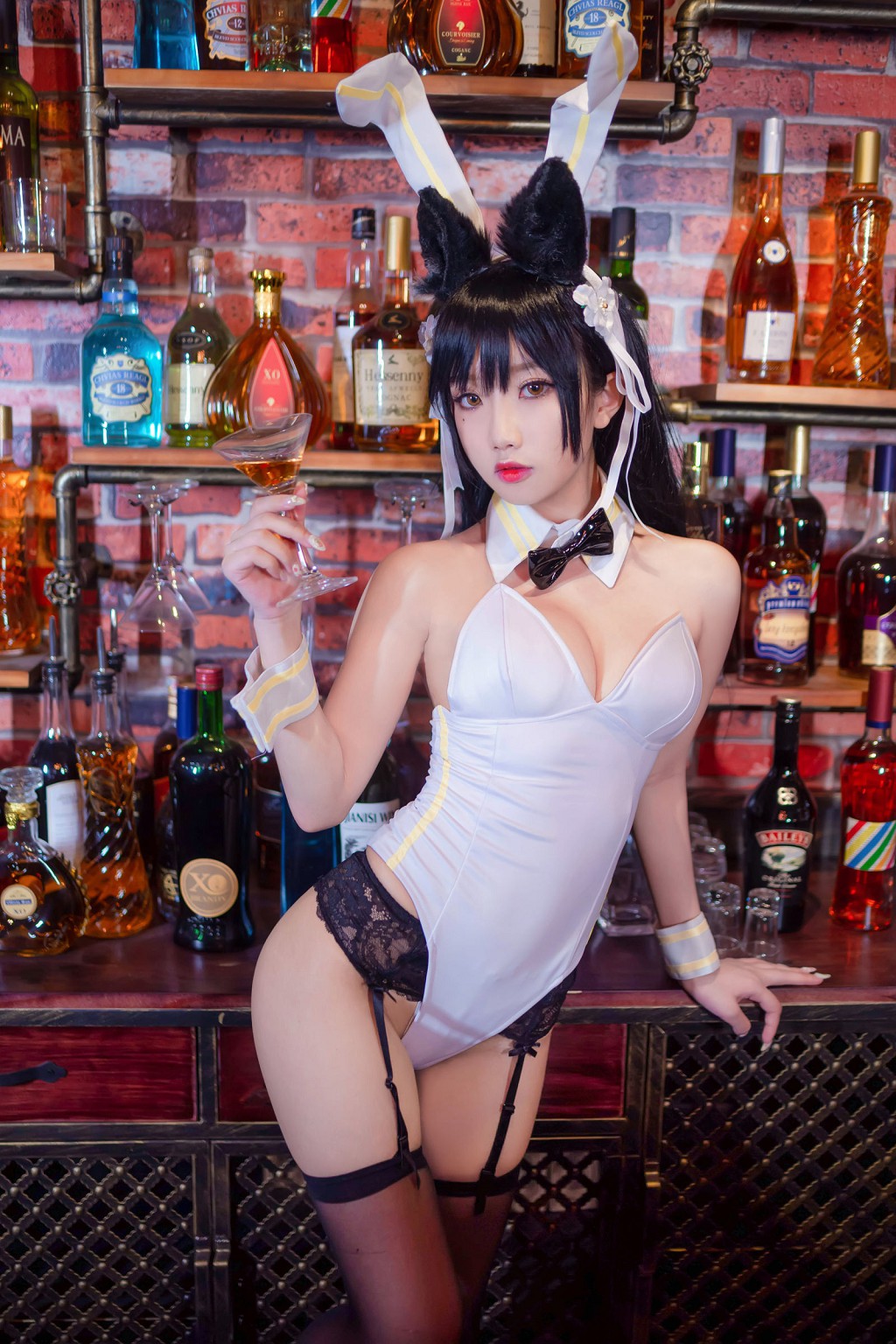 鬼畜瑶《バー バニーガール 水着の魔女》 [コスプレ福利] 写真集[35P