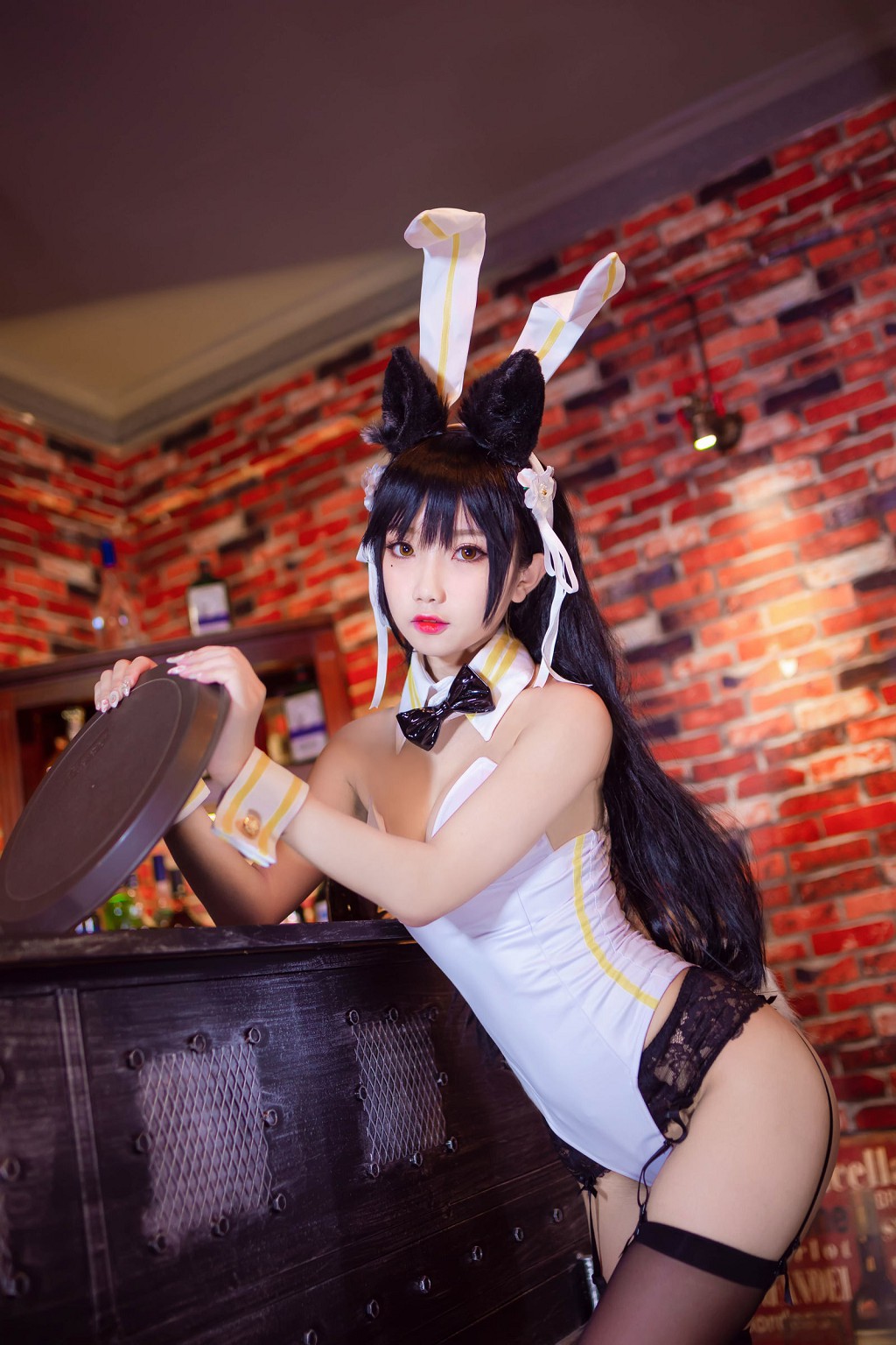 鬼畜瑶《バー バニーガール 水着の魔女》 [コスプレ福利] 写真集[35P