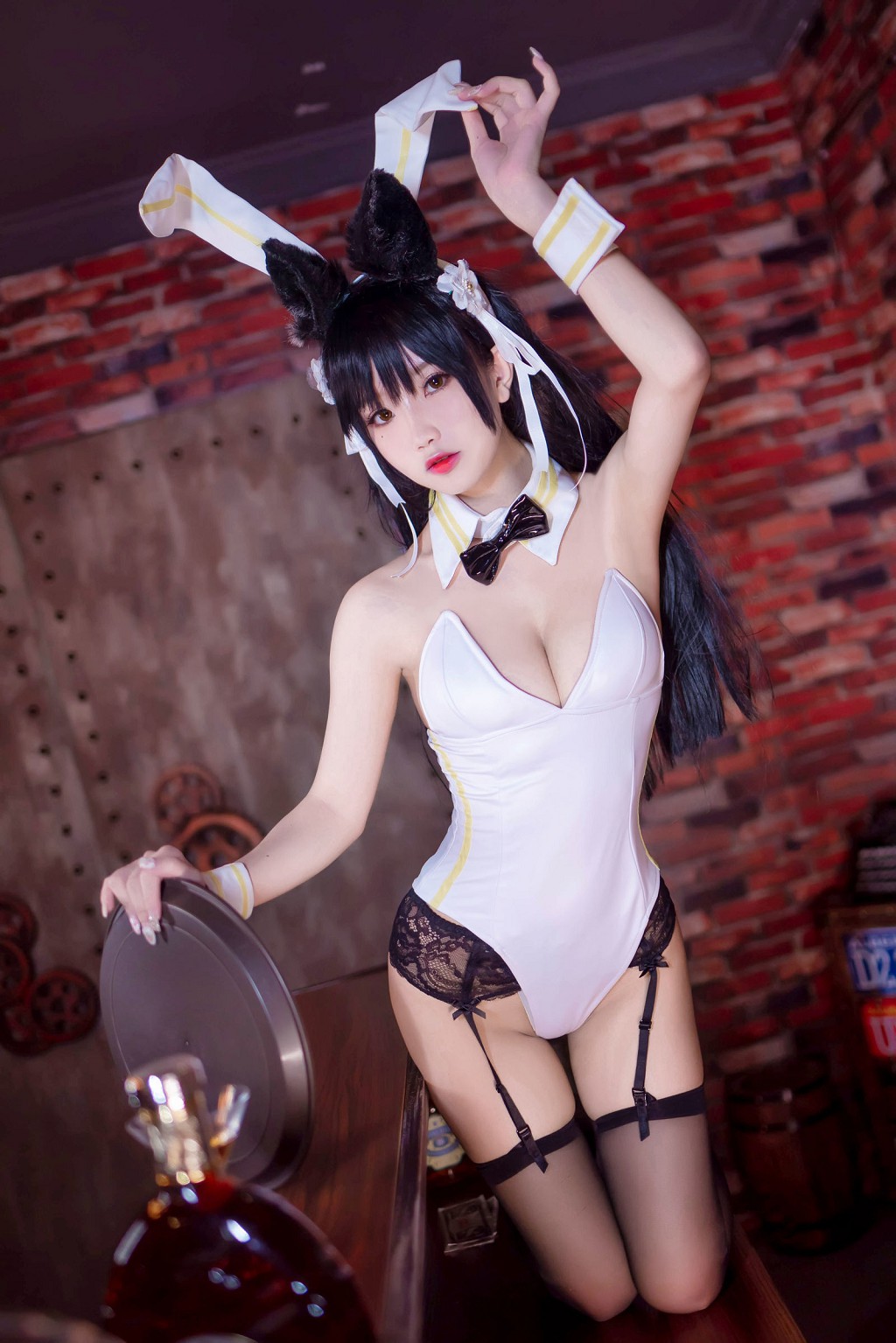 鬼畜瑶《バー バニーガール 水着の魔女》 [コスプレ福利] 写真集[35P