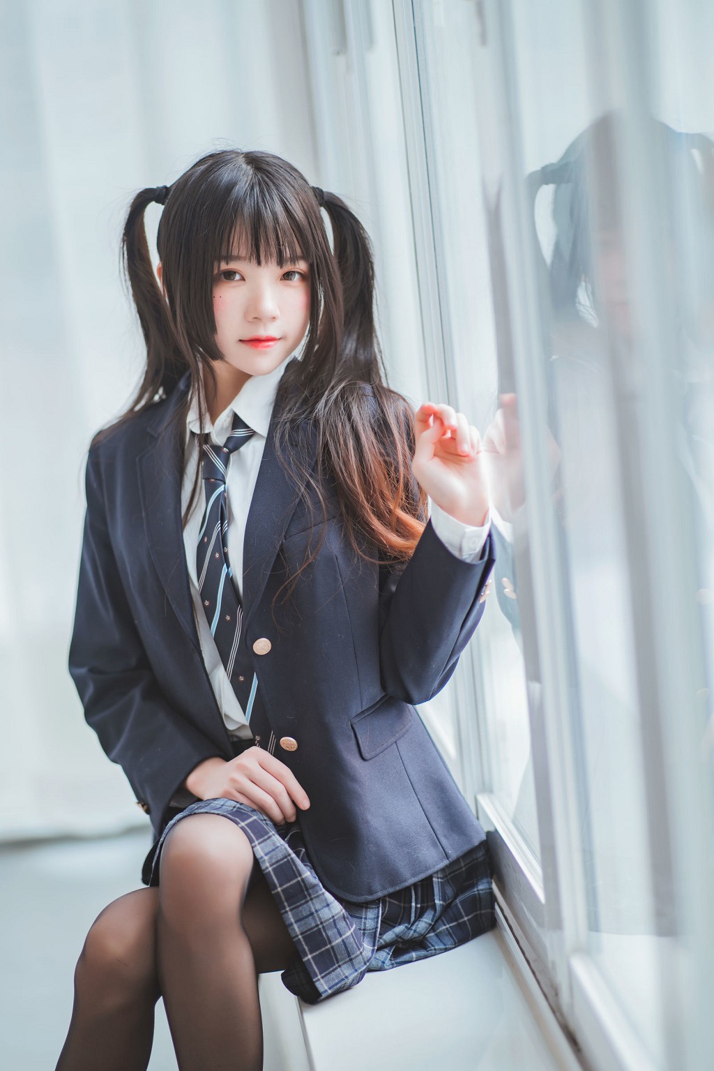 ซากุระโทเมียว《กงจี เจ่อฟู สือซิ่ว》 [Cosplay สาวสวย] หนังสือภาพ[45P