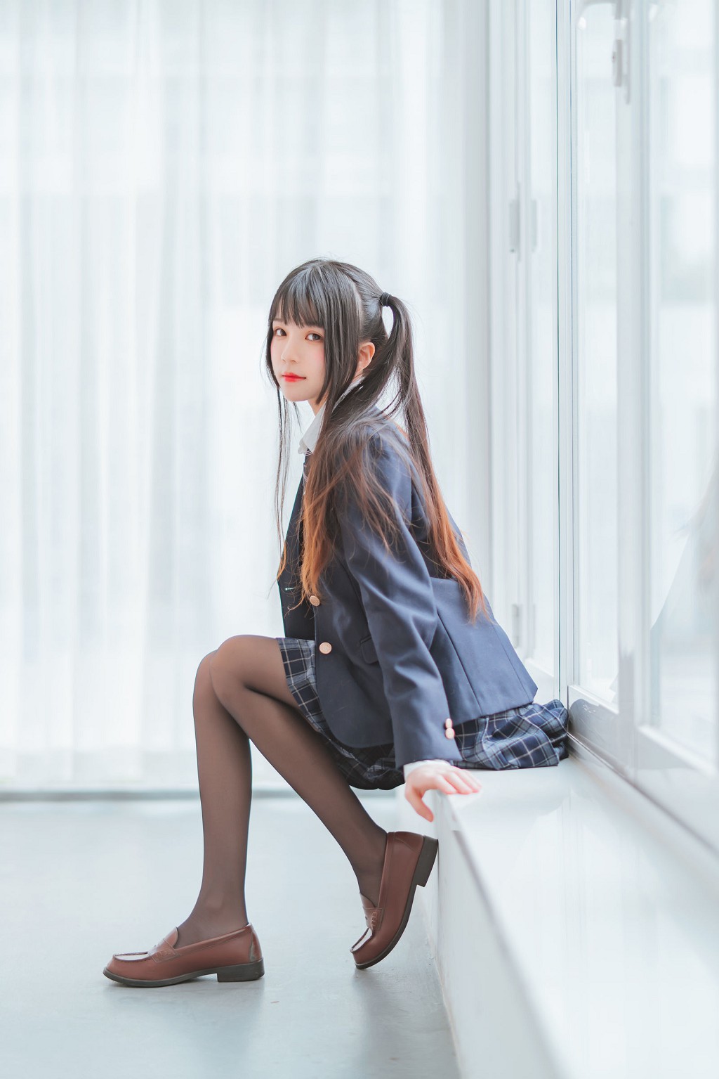ซากุระโทเมียว《กงจี เจ่อฟู สือซิ่ว》 [Cosplay สาวสวย] หนังสือภาพ[45P