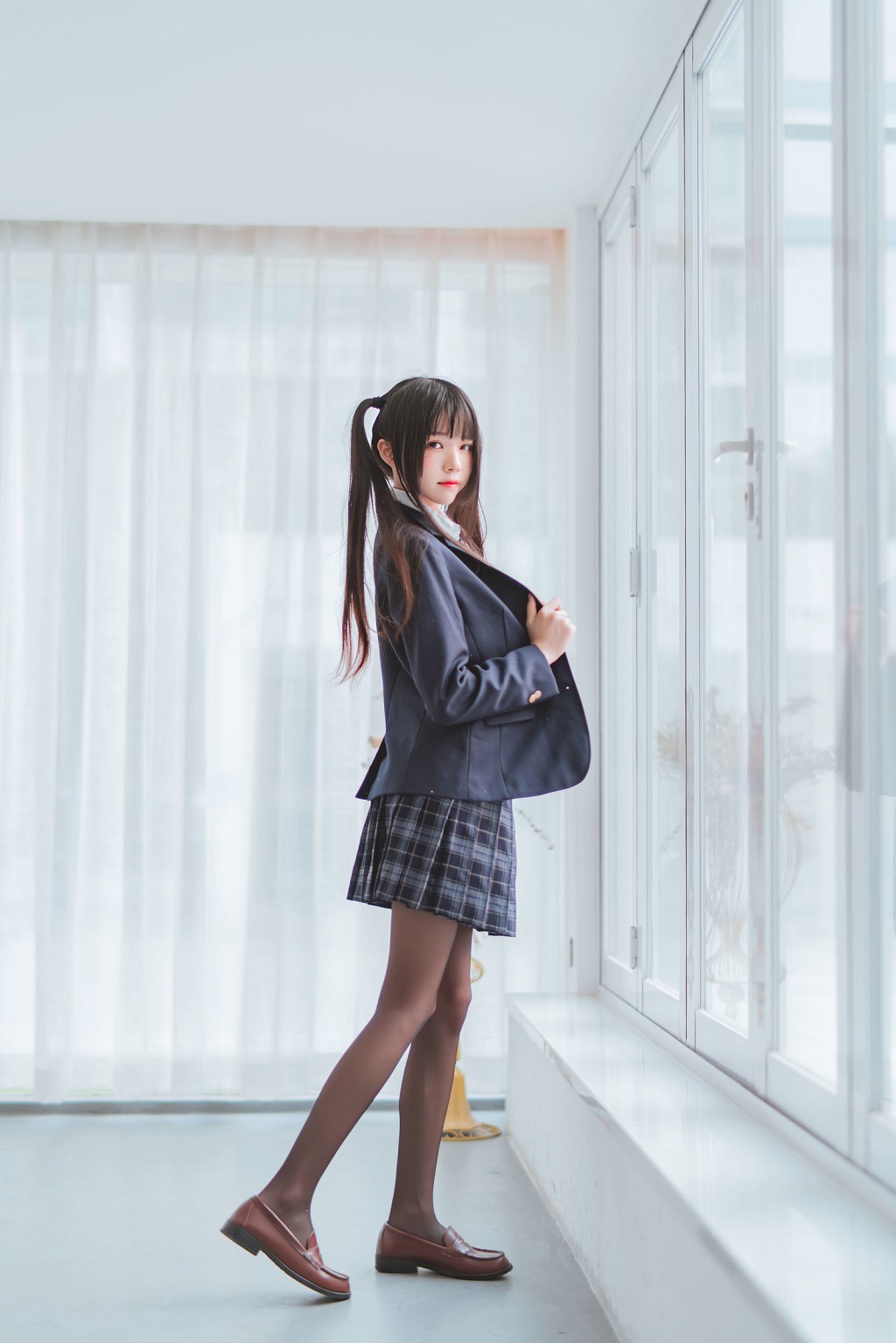 ซากุระโทเมียว《กงจี เจ่อฟู สือซิ่ว》 [Cosplay สาวสวย] หนังสือภาพ[45P