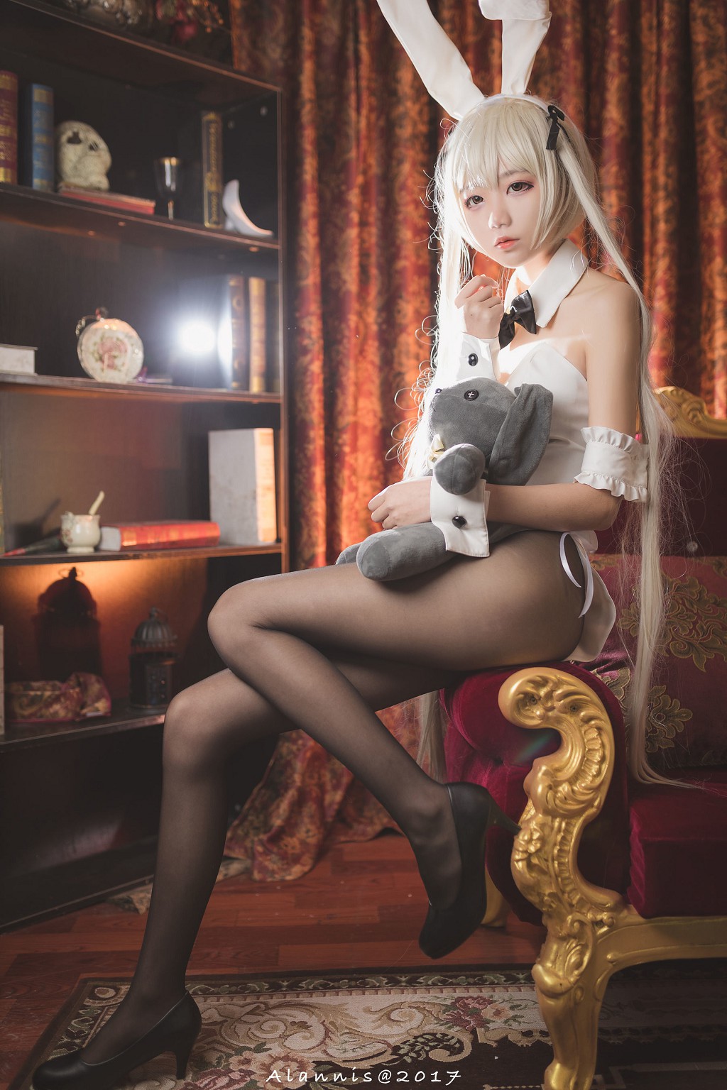 清纯少女五更百鬼《兔女郎+白丝美腿+不知火舞》 [Cosplay美女] 写真集[21P]