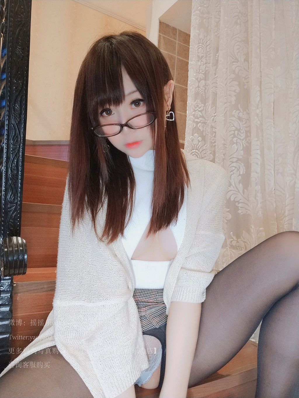 COSER YaoYaoLe YoYo "Onee-san Style!" [Cosplay Perks] Photobook [120P