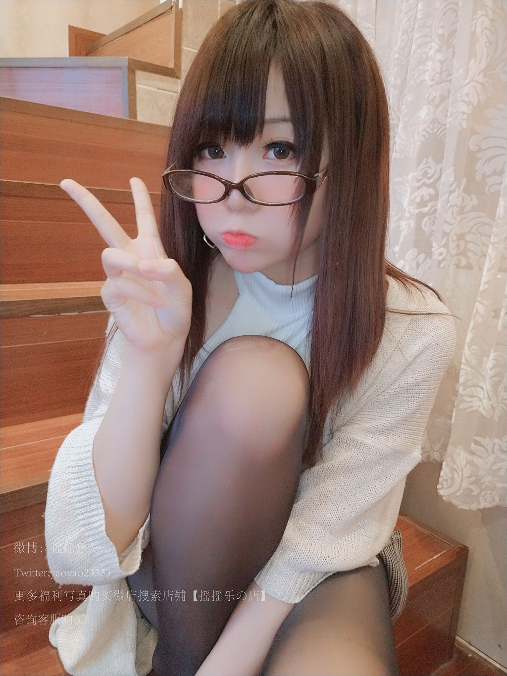 COSER YaoYaoLe YoYo "Onee-san Style!" [Cosplay Perks] Photobook [120P