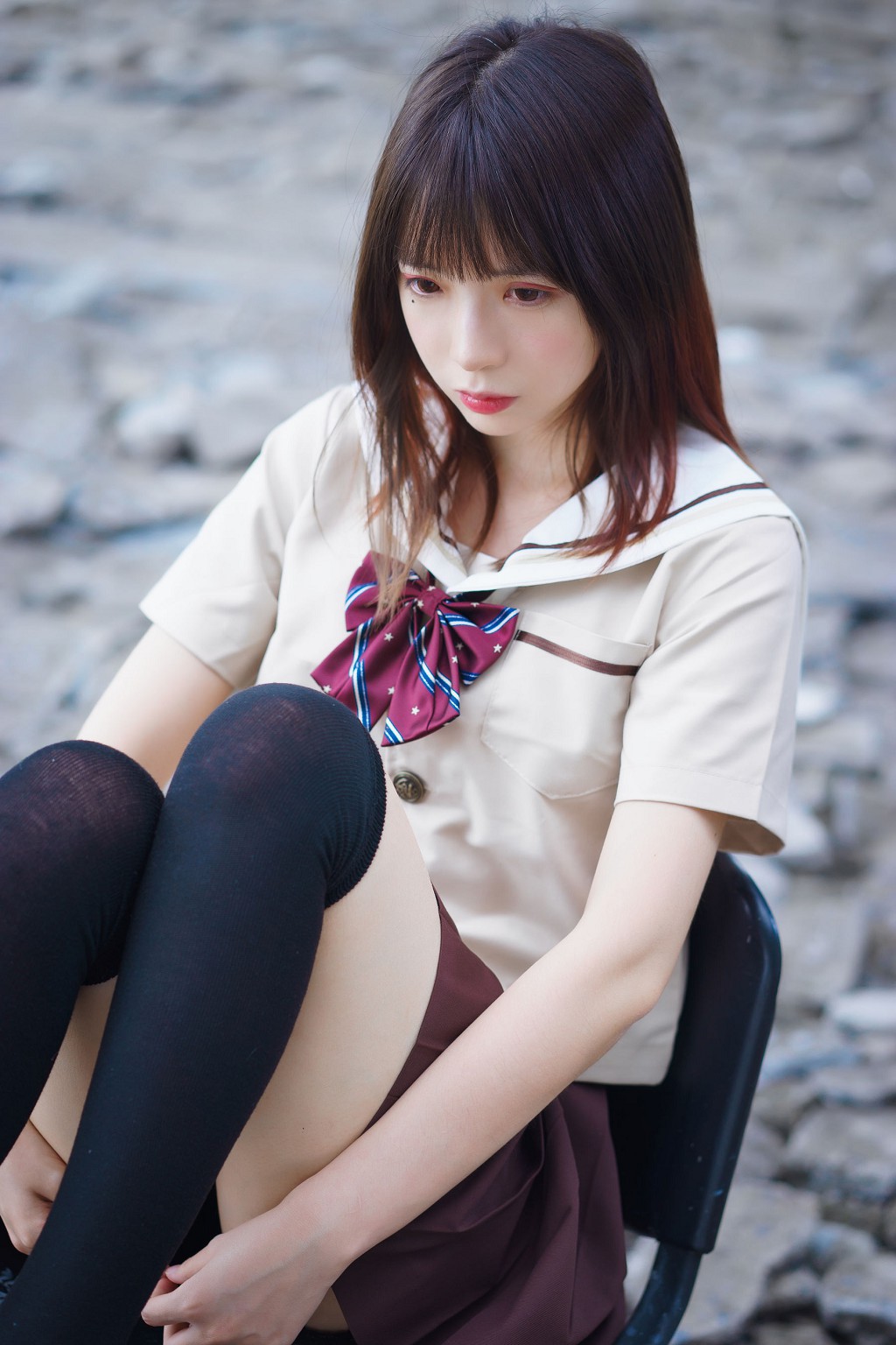 疯猫ss《丝袜狂想曲(伞)》 [萝莉COS] 写真集[42P]