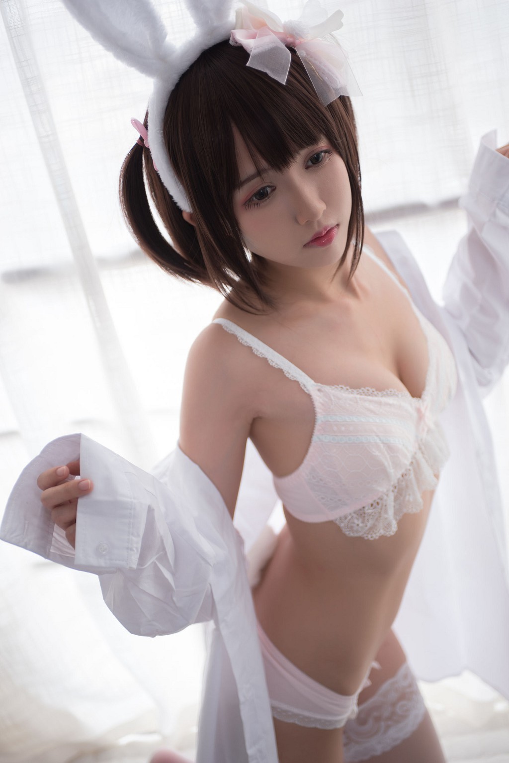 อึนยูเฟยเอ๋อ 《หูสัตว์ สีขาว ผ้าลูกไม้ ชุดเซ็กซี่ เปียกชื้นเพื่อล่อหลอก》 [คอสเพลย์สาวสวย] หนังสือภาพ[29P