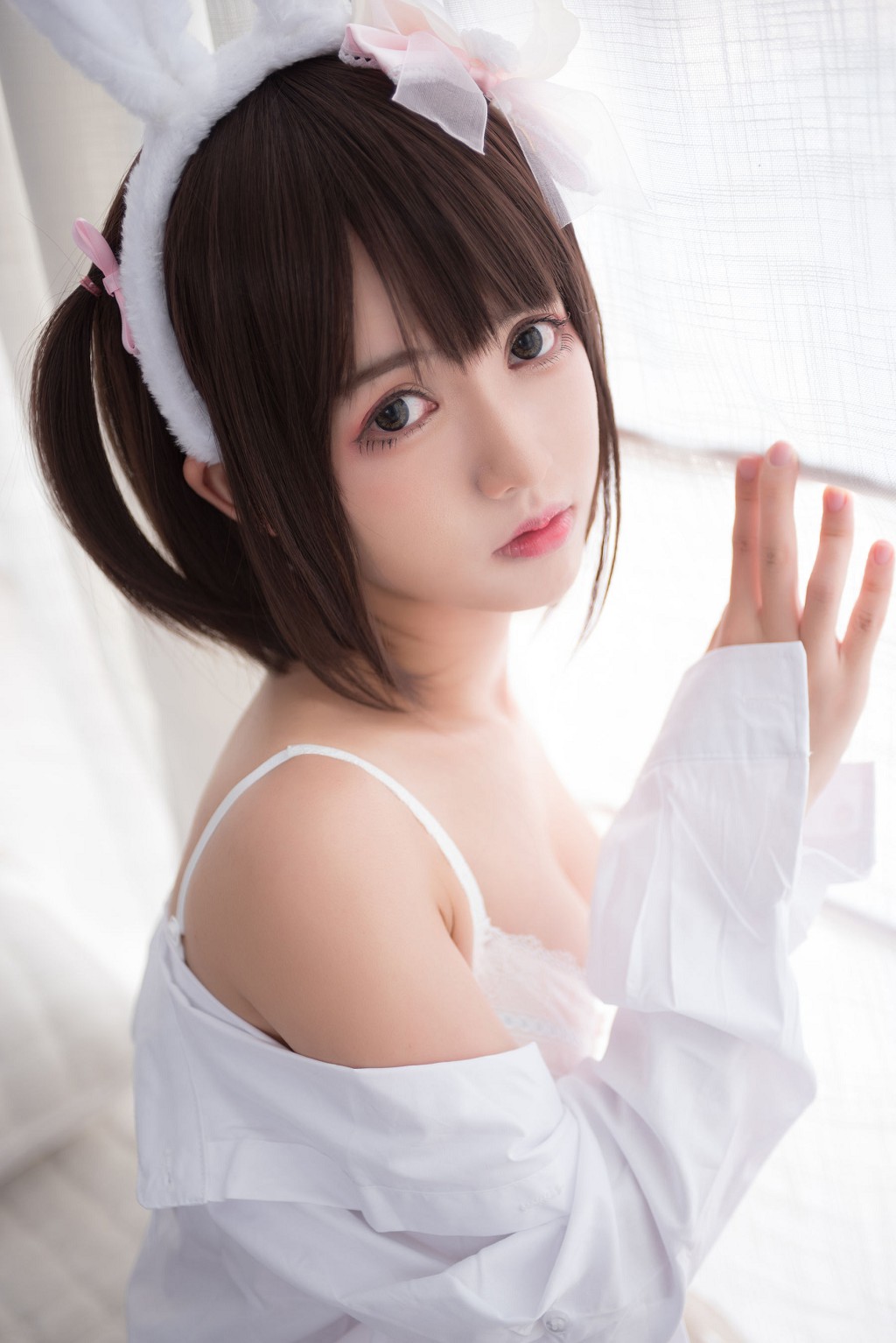 อึนยูเฟยเอ๋อ 《หูสัตว์ สีขาว ผ้าลูกไม้ ชุดเซ็กซี่ เปียกชื้นเพื่อล่อหลอก》 [คอสเพลย์สาวสวย] หนังสือภาพ[29P