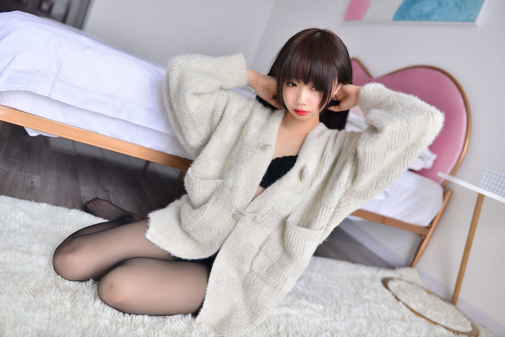 COSER雪琪SAMA《毛衣少女》 [福利Cosplay] 写真集[34P]