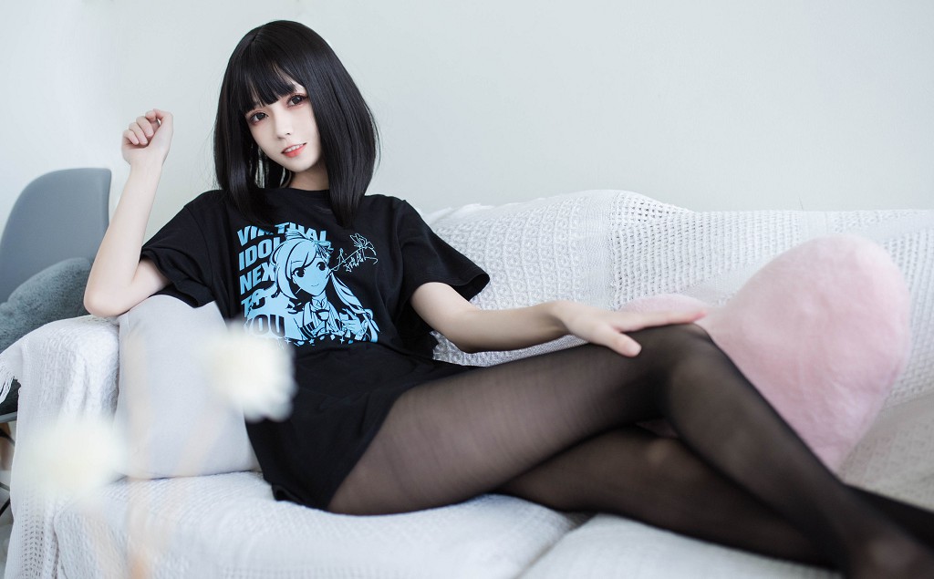 小妖精你的负卿《爱宕花嫁 居家私服 穹妹女仆》 [Cosplay福利] 写真集[26P]