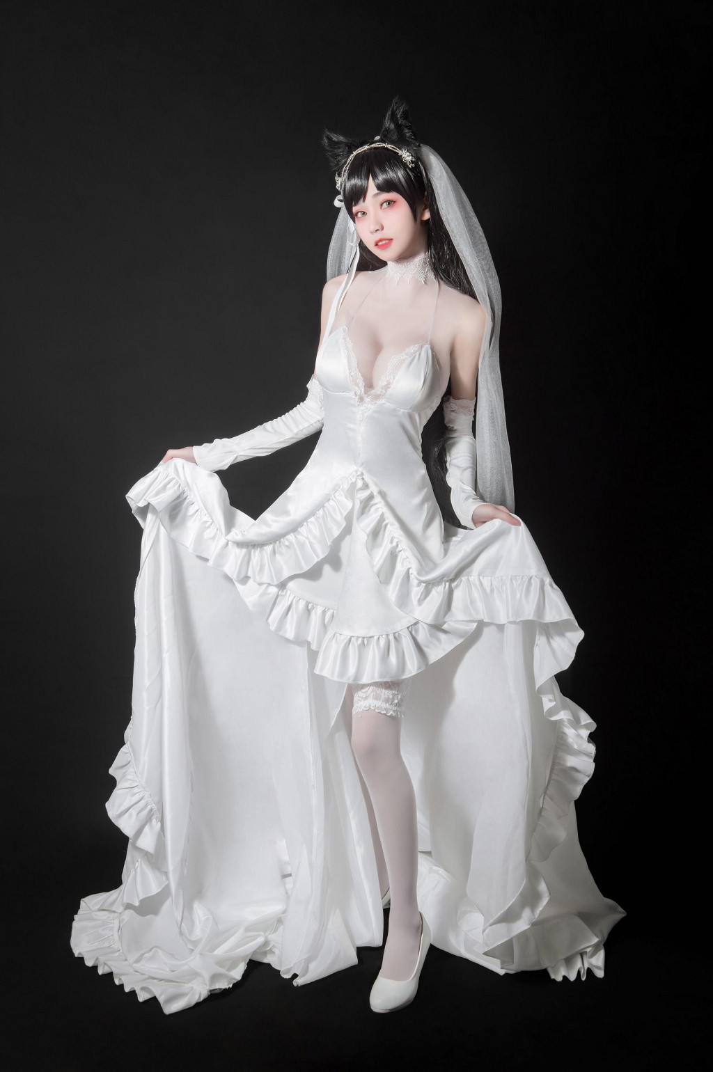 小妖精你的负卿《爱宕花嫁 居家私服 穹妹女仆》 [Cosplay福利] 写真集[26P]