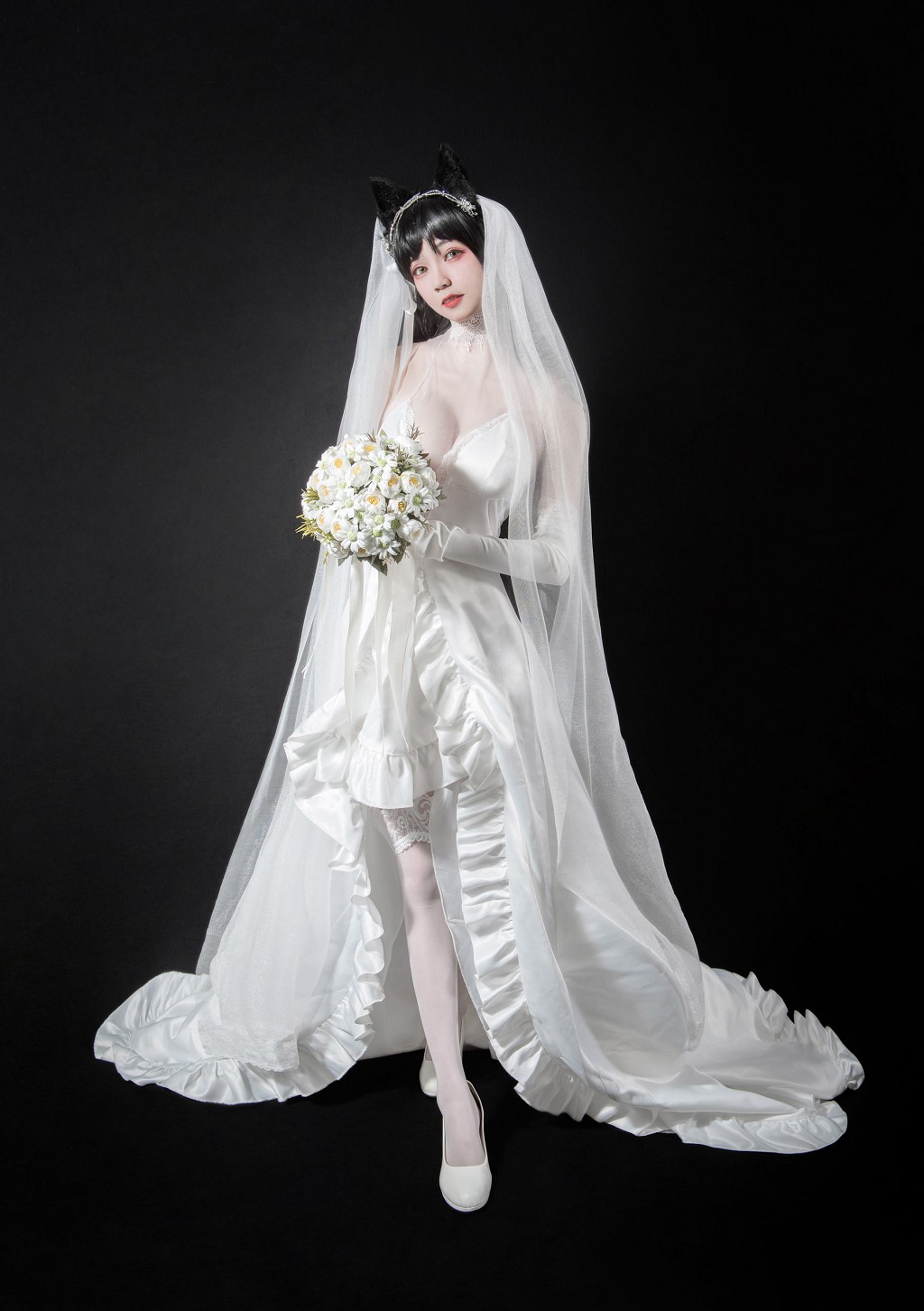 小妖精你的负卿《爱宕花嫁 居家私服 穹妹女仆》 [Cosplay福利] 写真集[26P]