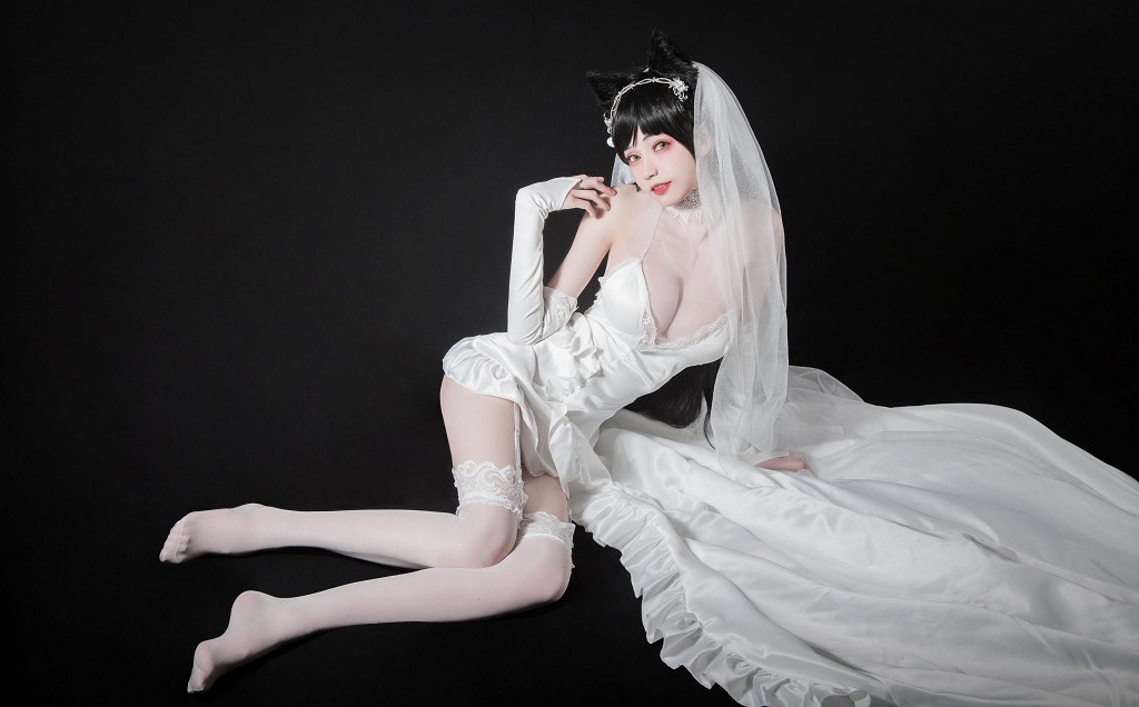 小妖精你的负卿《爱宕花嫁 居家私服 穹妹女仆》 [Cosplay福利] 写真集[26P]