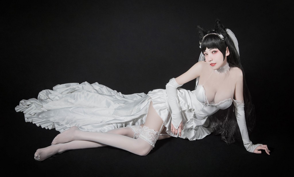 小妖精你的负卿《爱宕花嫁 居家私服 穹妹女仆》 [Cosplay福利] 写真集[26P]