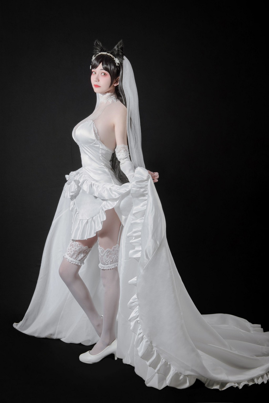 小妖精你的负卿《爱宕花嫁 居家私服 穹妹女仆》 [Cosplay福利] 写真集[26P]