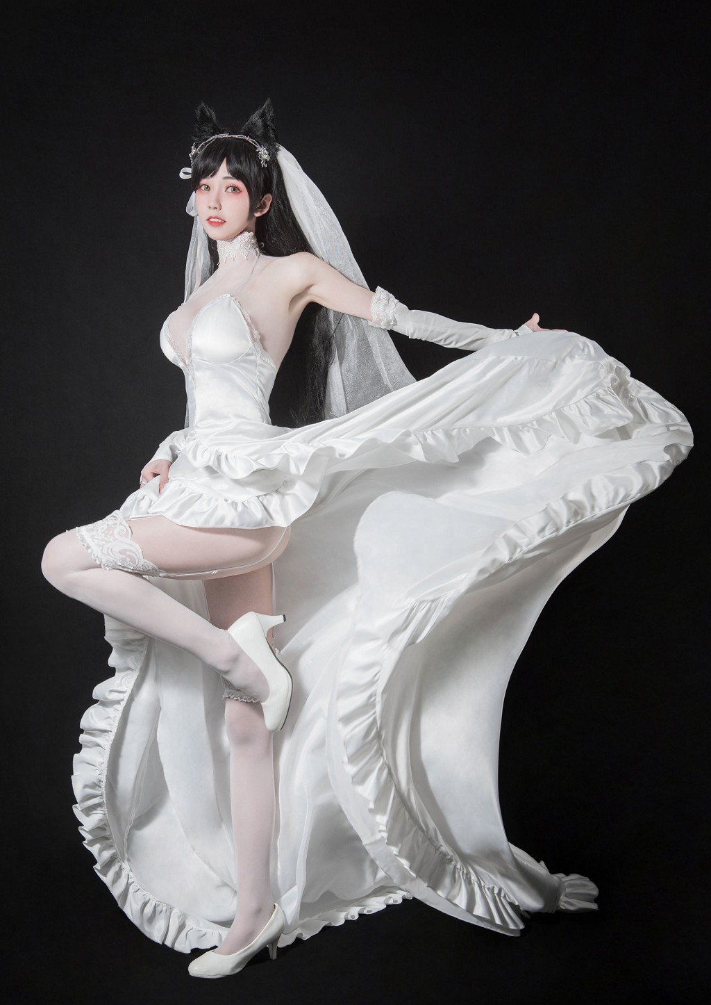 小妖精你的负卿《爱宕花嫁 居家私服 穹妹女仆》 [Cosplay福利] 写真集[26P]