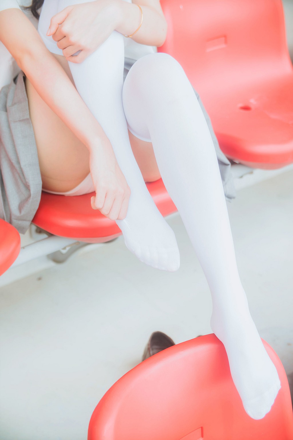 木绵绵OwO《灰色JK制服》 [COSER美女] 写真集[38P]