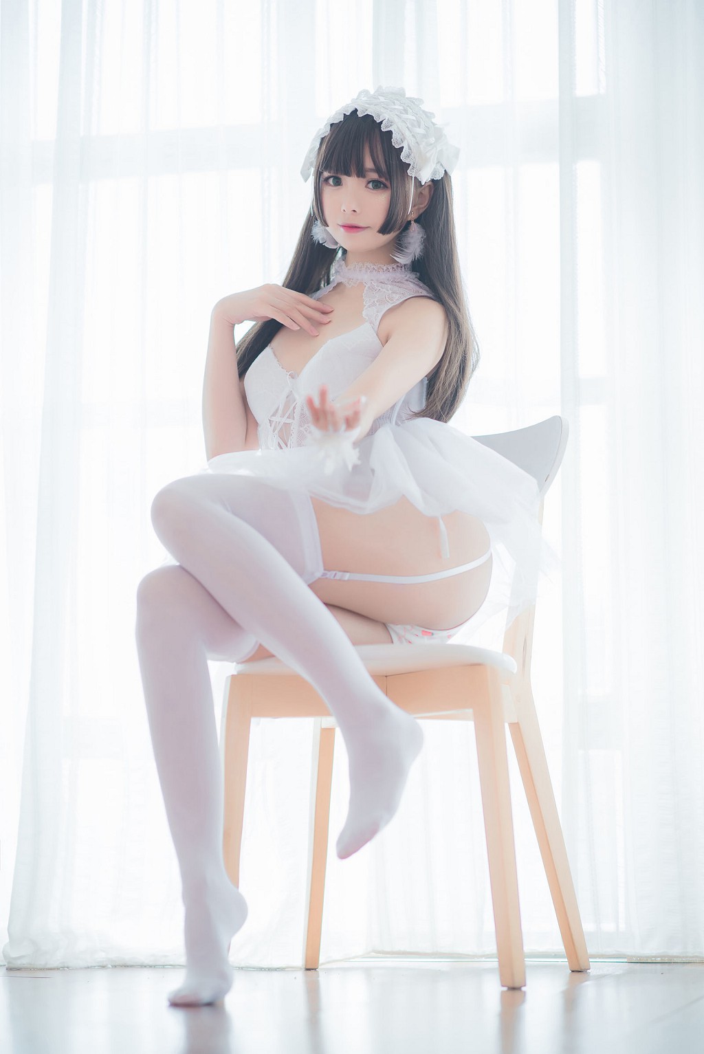 小野妹子w《白色纱裙+蕾姆护士+蕾姆兔女郎》 [Cosplay美女] 写真集[30P]