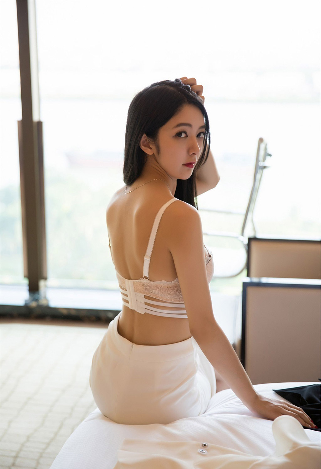 แองเจลาชอบแมวที่อยู่ด้านล่างอย่างเลือนลางของถุงน่องขาสวยและเท้าสวย