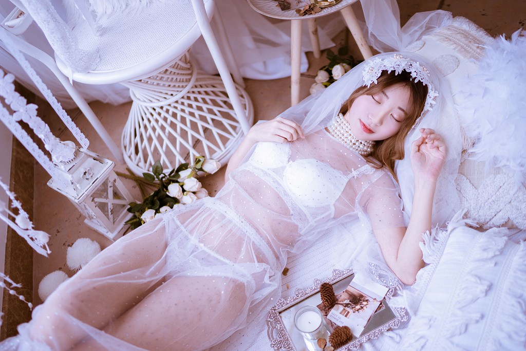 コーサー黒川《年上彼女 ウェディングドレス+セーター》 [Cosplay少女] 写真集[39P