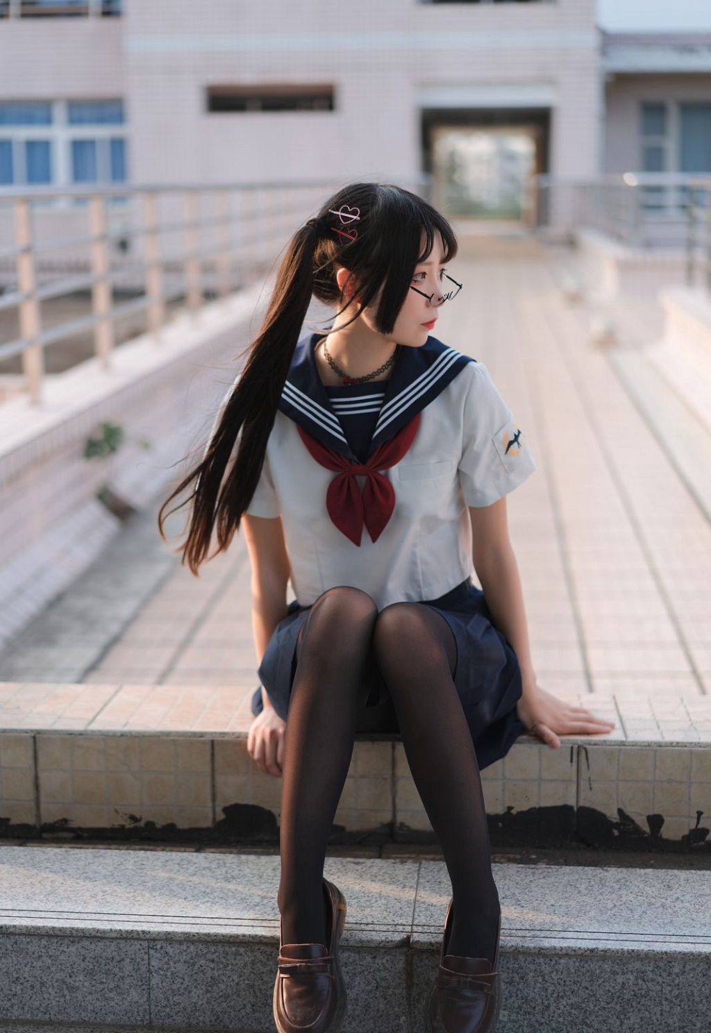 ภาพถ่ายความคมชัดสูงของสาวคอสเพลย์ขนาดใหญ่ในภาพยนตร์เซ็กซี่ถุงน่องดำ