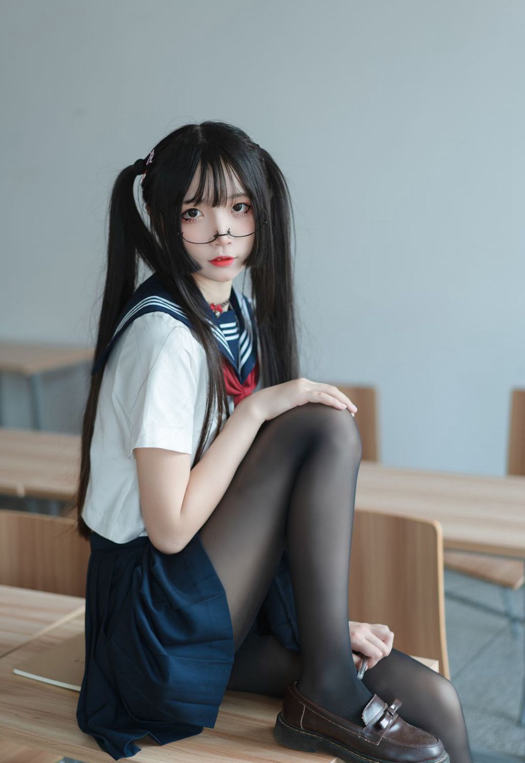 ภาพถ่ายความคมชัดสูงของสาวคอสเพลย์ขนาดใหญ่ในภาพยนตร์เซ็กซี่ถุงน่องดำ