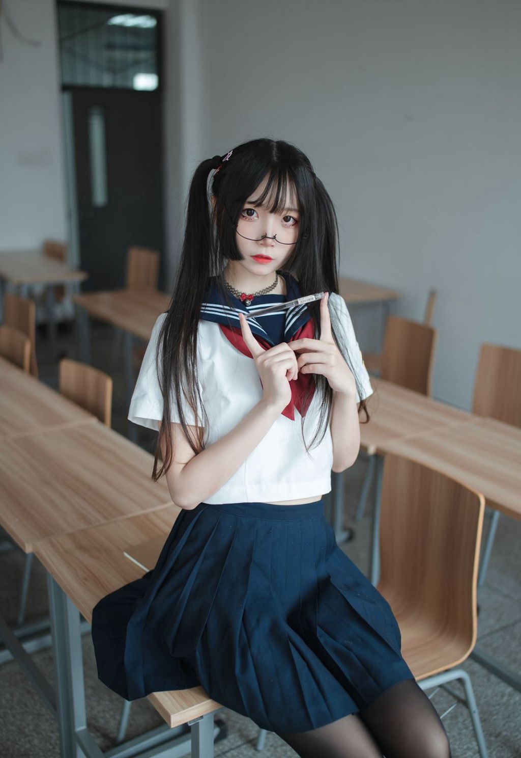 ภาพถ่ายความคมชัดสูงของสาวคอสเพลย์ขนาดใหญ่ในภาพยนตร์เซ็กซี่ถุงน่องดำ