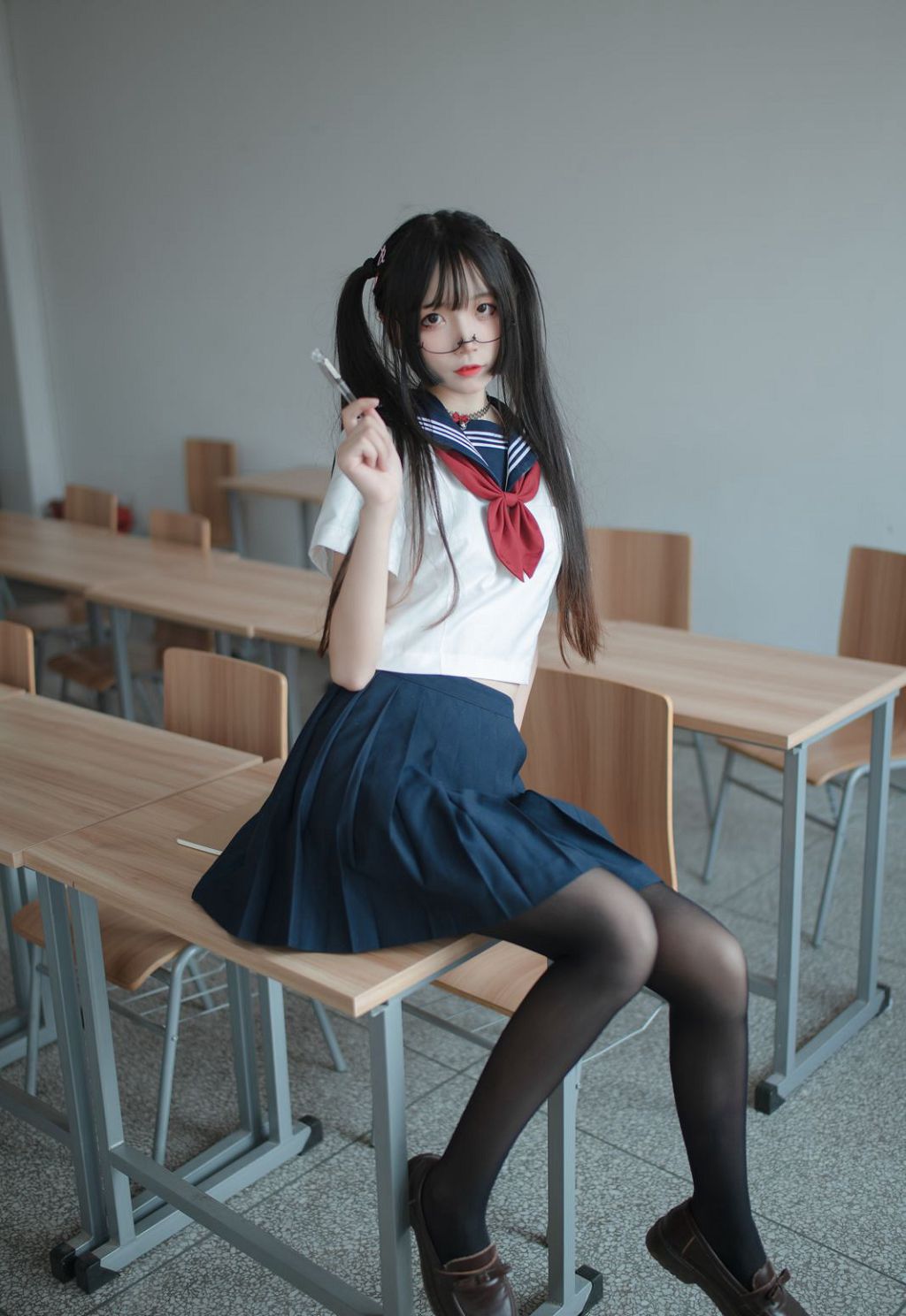 ภาพถ่ายความคมชัดสูงของสาวคอสเพลย์ขนาดใหญ่ในภาพยนตร์เซ็กซี่ถุงน่องดำ
