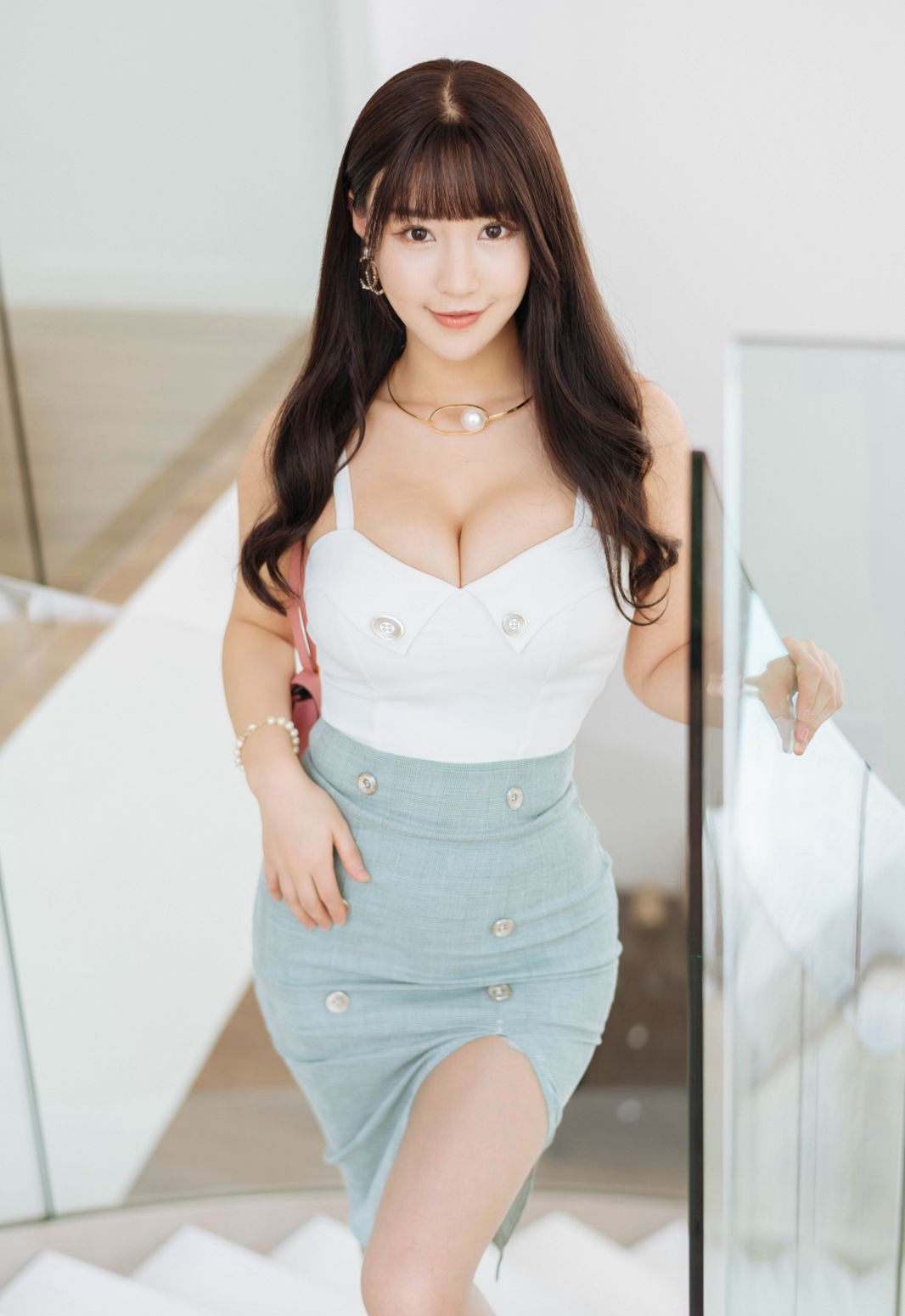 朱可儿肉丝袜翘臀制服嫩模豪乳高清人体写真