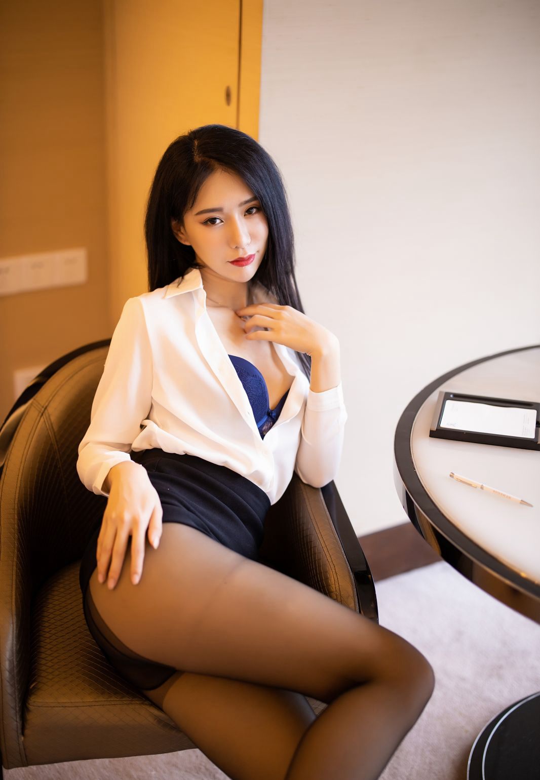 BABY_7's Seductive Curvy Figure in Black Stockings, Beautiful Legs in High Heels, Hotel Private Human Body Art