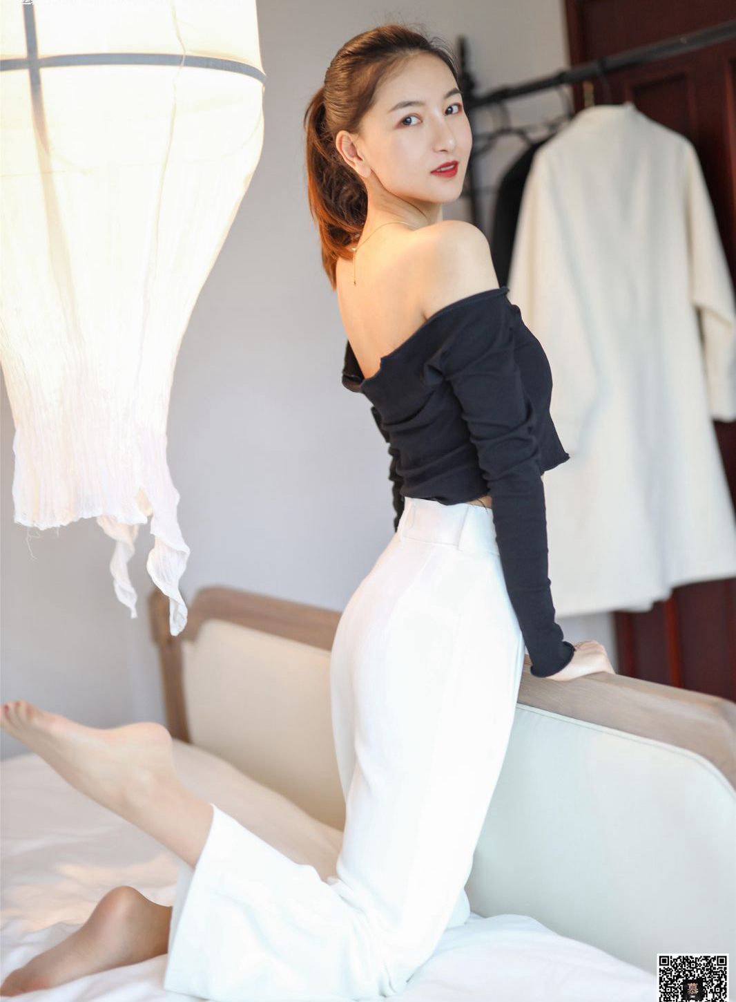 Exquisite Ballet Beauty's Seductive Beautiful Legs in Nylons: Private Nude Photography