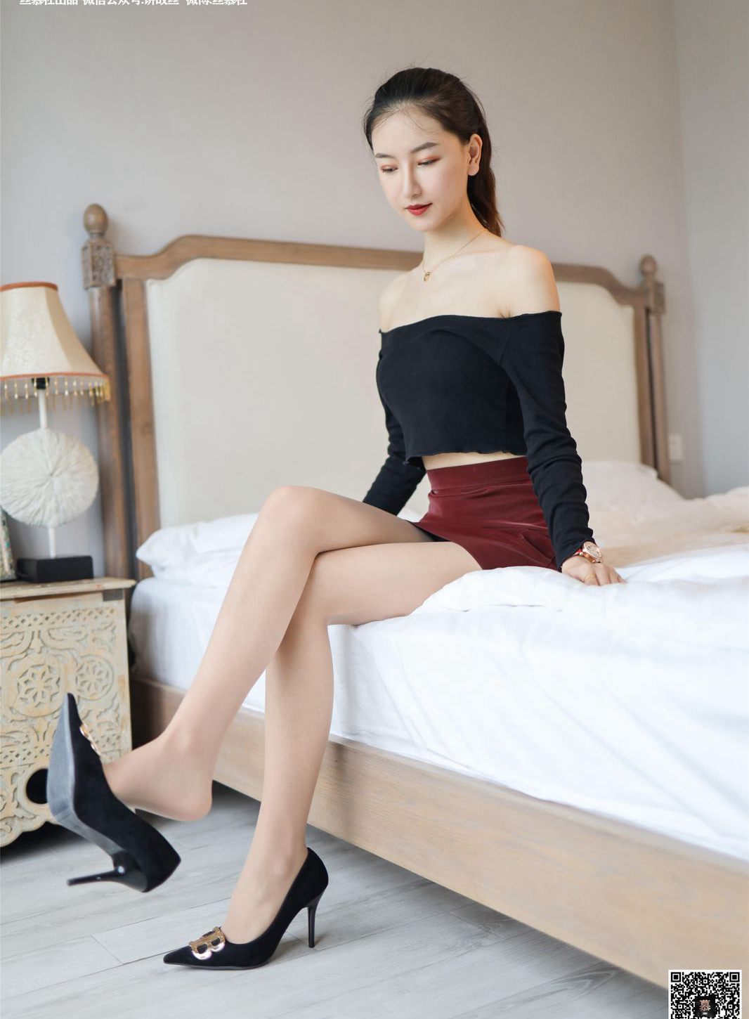 Exquisite Ballet Beauty's Seductive Beautiful Legs in Nylons: Private Nude Photography