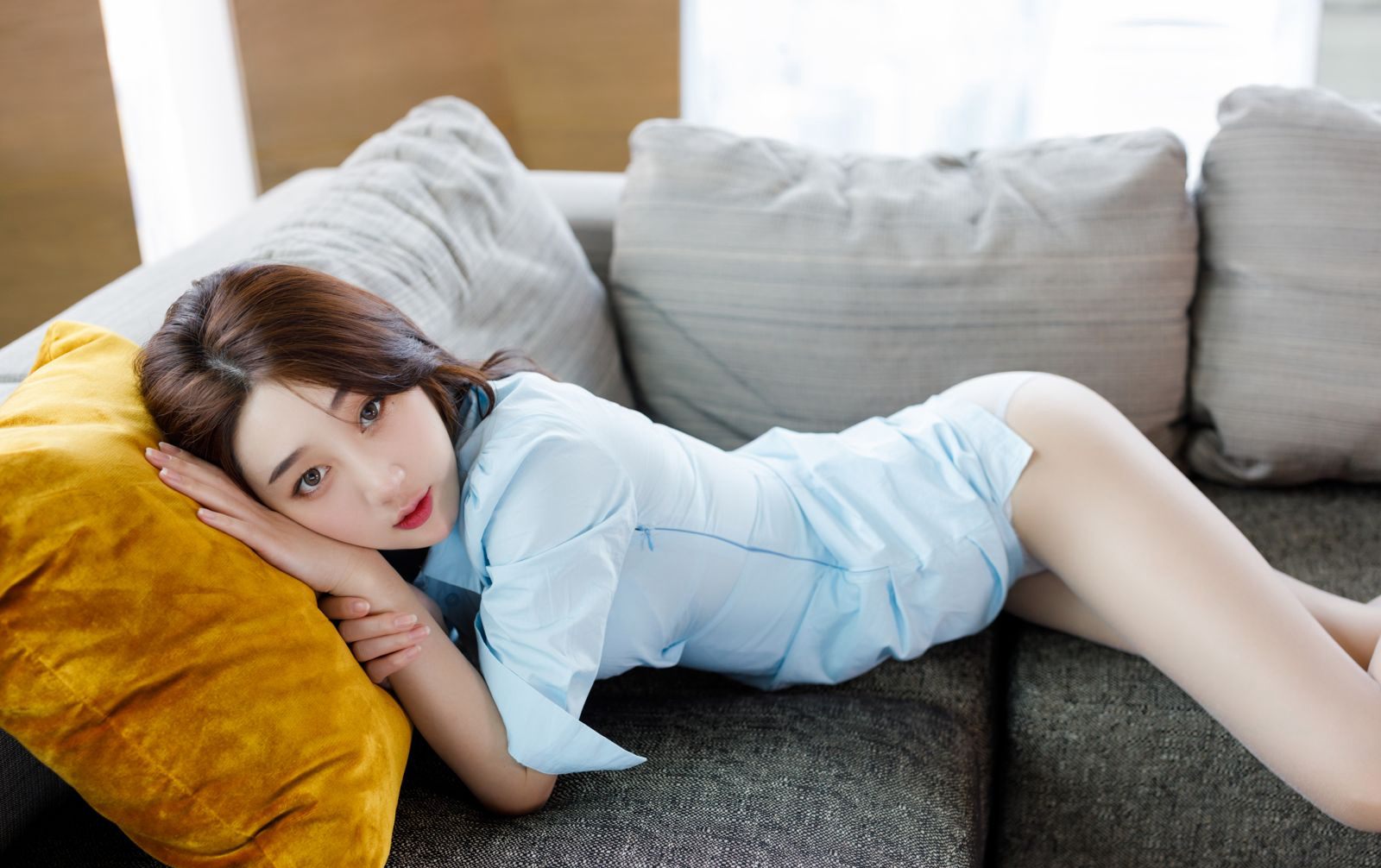 ภาพถ่ายความคมชัดสูงของ กิวยฺวเตอเซิง ในชุดถุงน่องขาสวยชวนหลงไหลเซ็กซี่เท้าสวยก้นงอนสมบูรณ์แบบ