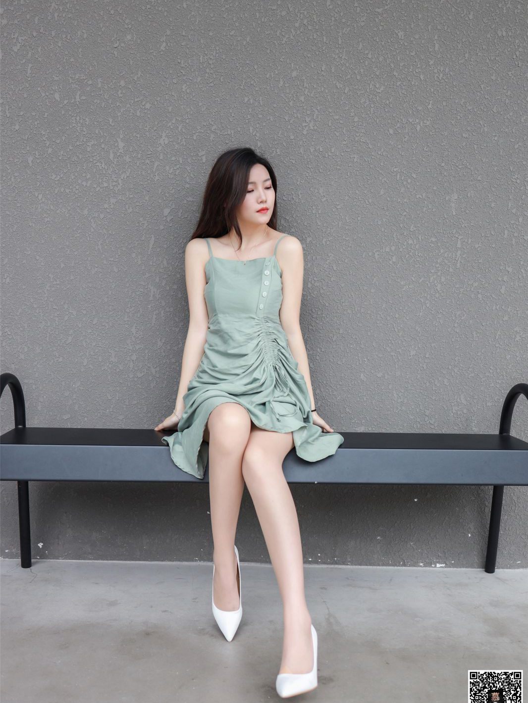 สาวบริสุทธิ์ในถุงน่อง ขาเรียวสวย สาวสวย ถ่ายนอกสถานที่ ชุดเดรส ผิวขาวเซ็กซี่ ภาพถ่าย
