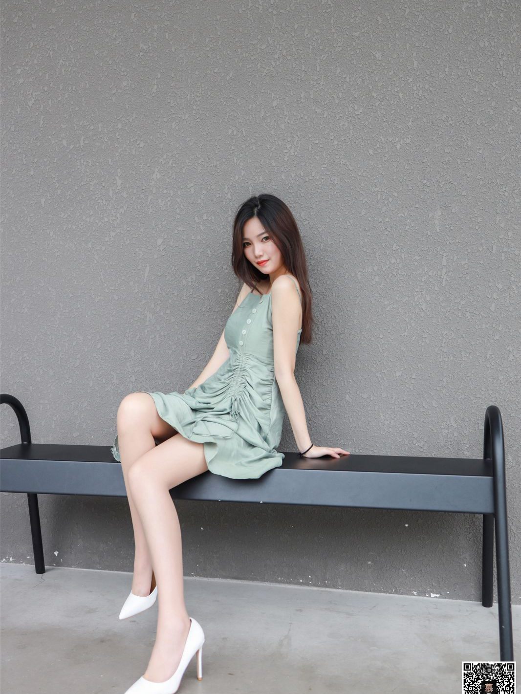 สาวบริสุทธิ์ในถุงน่อง ขาเรียวสวย สาวสวย ถ่ายนอกสถานที่ ชุดเดรส ผิวขาวเซ็กซี่ ภาพถ่าย