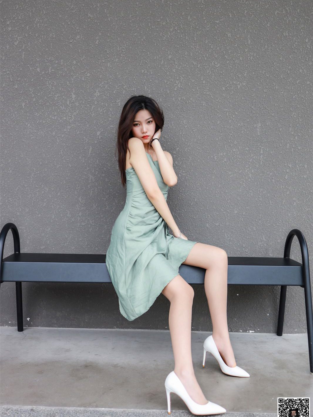 สาวบริสุทธิ์ในถุงน่อง ขาเรียวสวย สาวสวย ถ่ายนอกสถานที่ ชุดเดรส ผิวขาวเซ็กซี่ ภาพถ่าย