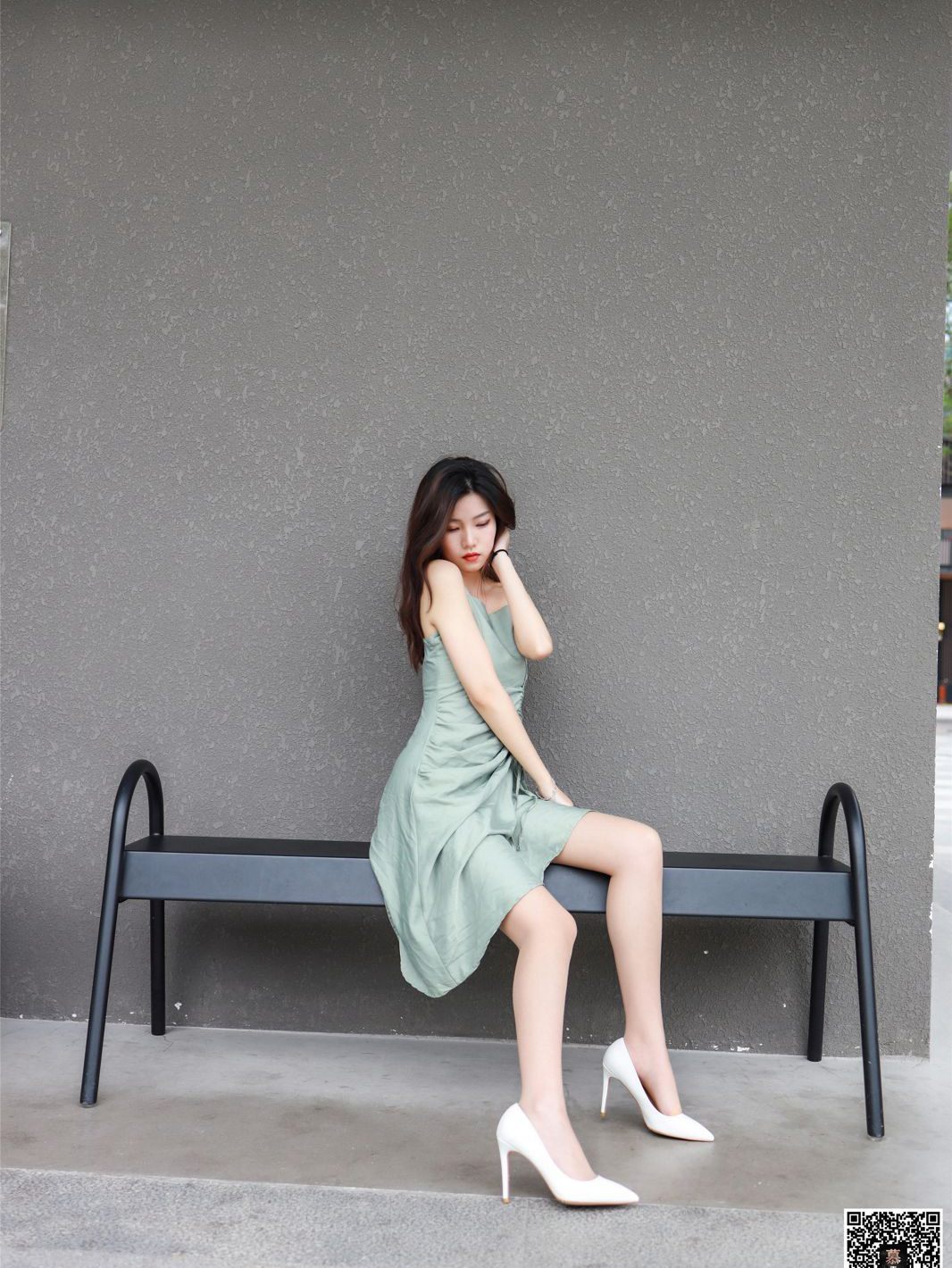 สาวบริสุทธิ์ในถุงน่อง ขาเรียวสวย สาวสวย ถ่ายนอกสถานที่ ชุดเดรส ผิวขาวเซ็กซี่ ภาพถ่าย