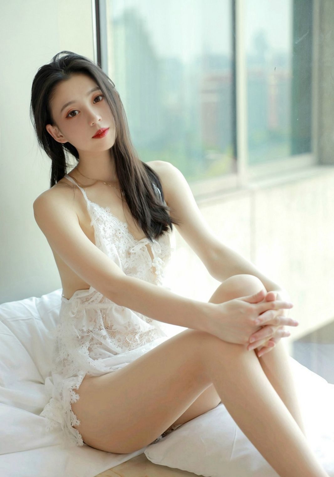 ヤン・モの完璧な清秀美女、超誘惑的美脚、肉色ストッキング、レースの情趣写真