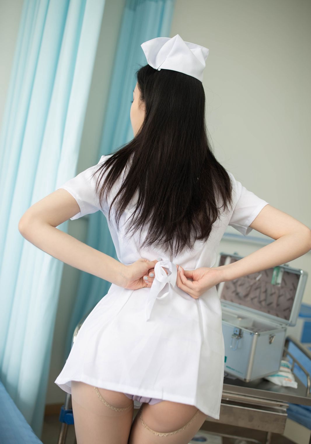 Cực phẩm cao ráo trang phục y tá tình thú mỹ nữ An Nhiên Maleah quyến rũ tất thịt và đôi chân đẹp