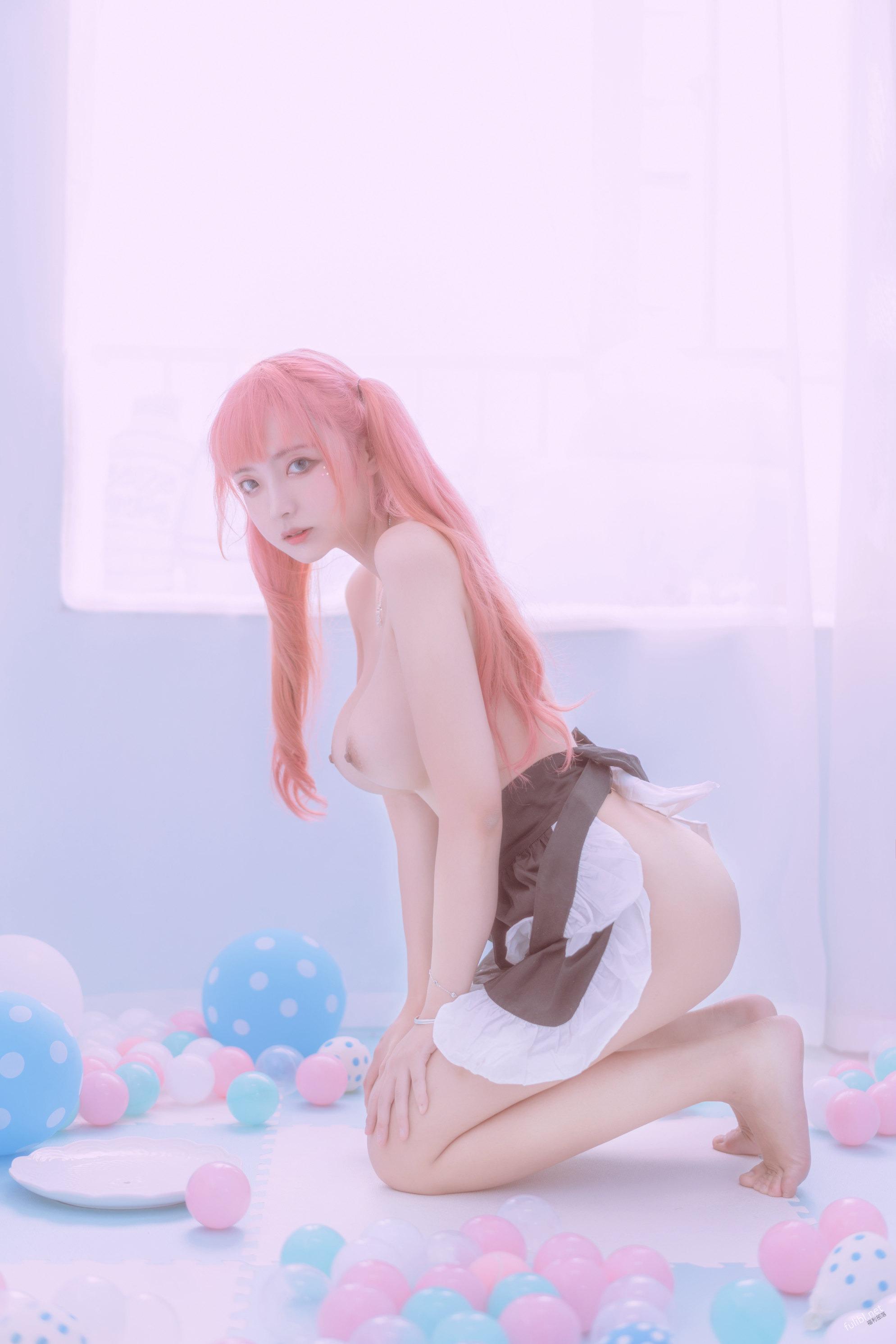 Một Yun Shao - Nữ hầu Đỏ hồng 46P