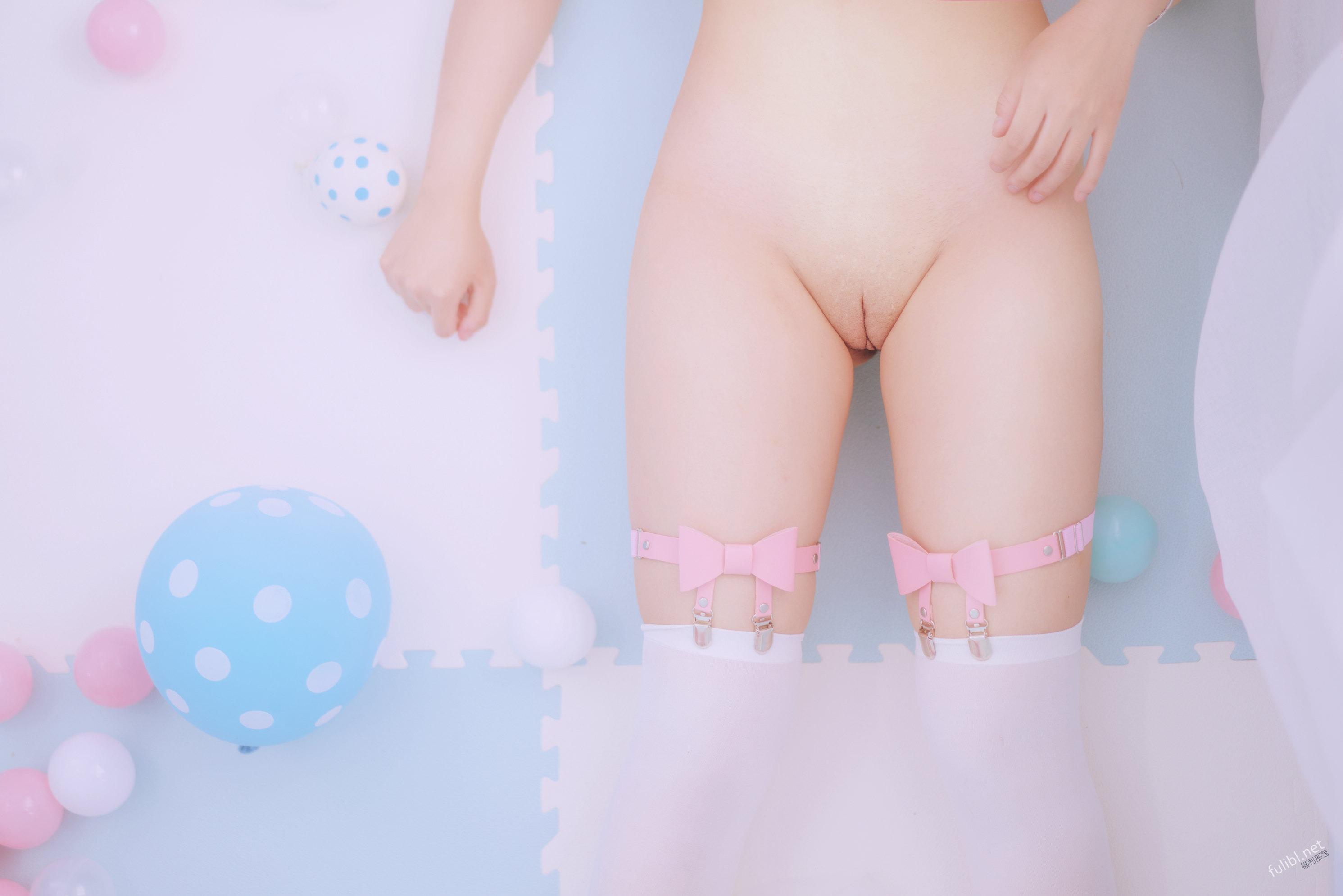 Một Yun Shao - Nữ hầu Đỏ hồng 46P