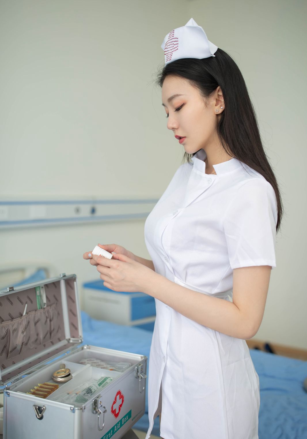 Siêu quyến rũ y tá An Nhiên với tất thịt màu, chân đẹp, mông cong, đồng phục y tá, hình ảnh xấu xa.