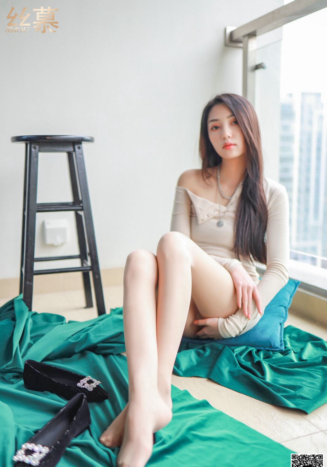 完全な高顔値美女の肉色ストッキング、美脚、玉足の高画質私房写真