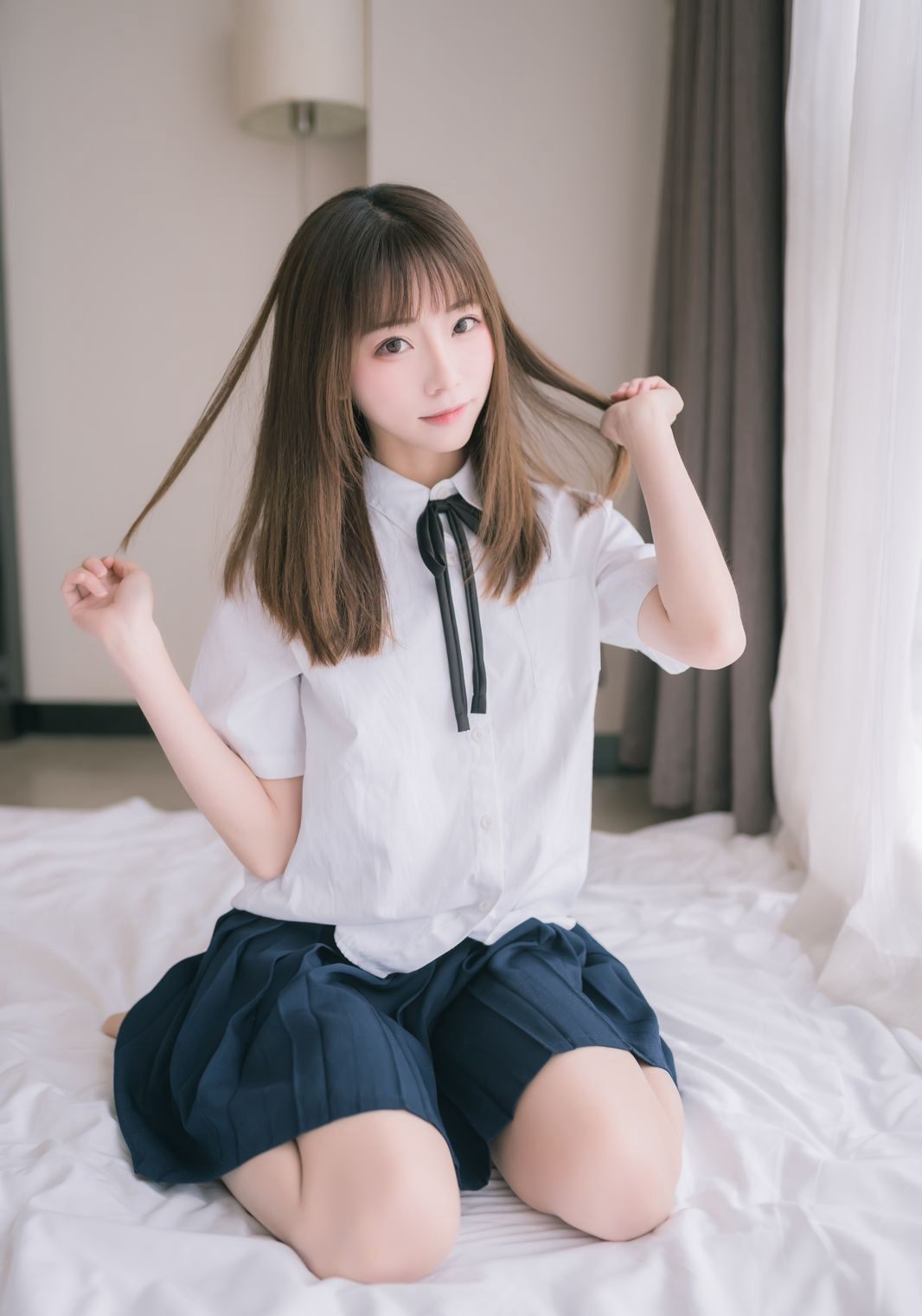 Explicit cosplay in student uniform with flesh-colored stockings, youth film Kitaro, high-definition beautiful legs photoshoot