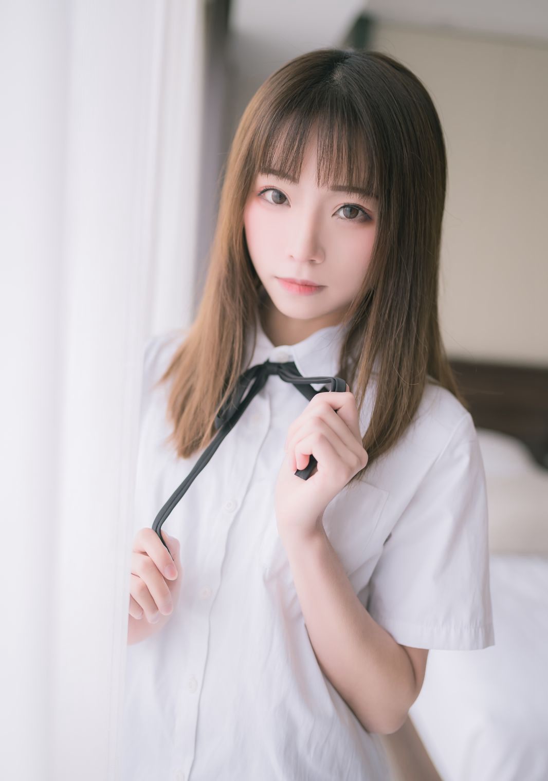 Explicit cosplay in student uniform with flesh-colored stockings, youth film Kitaro, high-definition beautiful legs photoshoot
