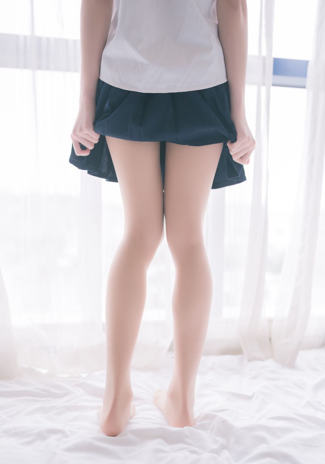Explicit cosplay in student uniform with flesh-colored stockings, youth film Kitaro, high-definition beautiful legs photoshoot