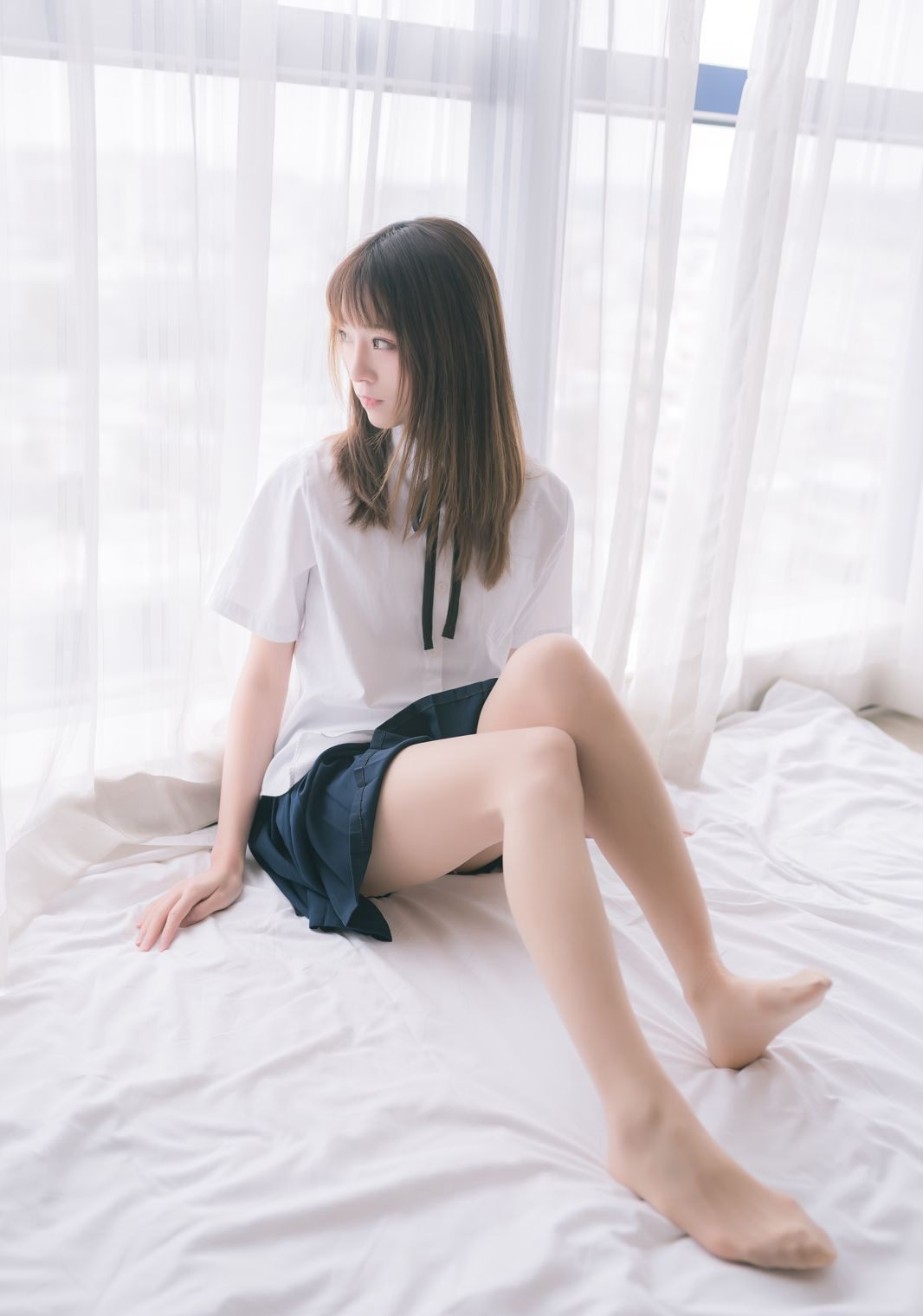 Explicit cosplay in student uniform with flesh-colored stockings, youth film Kitaro, high-definition beautiful legs photoshoot